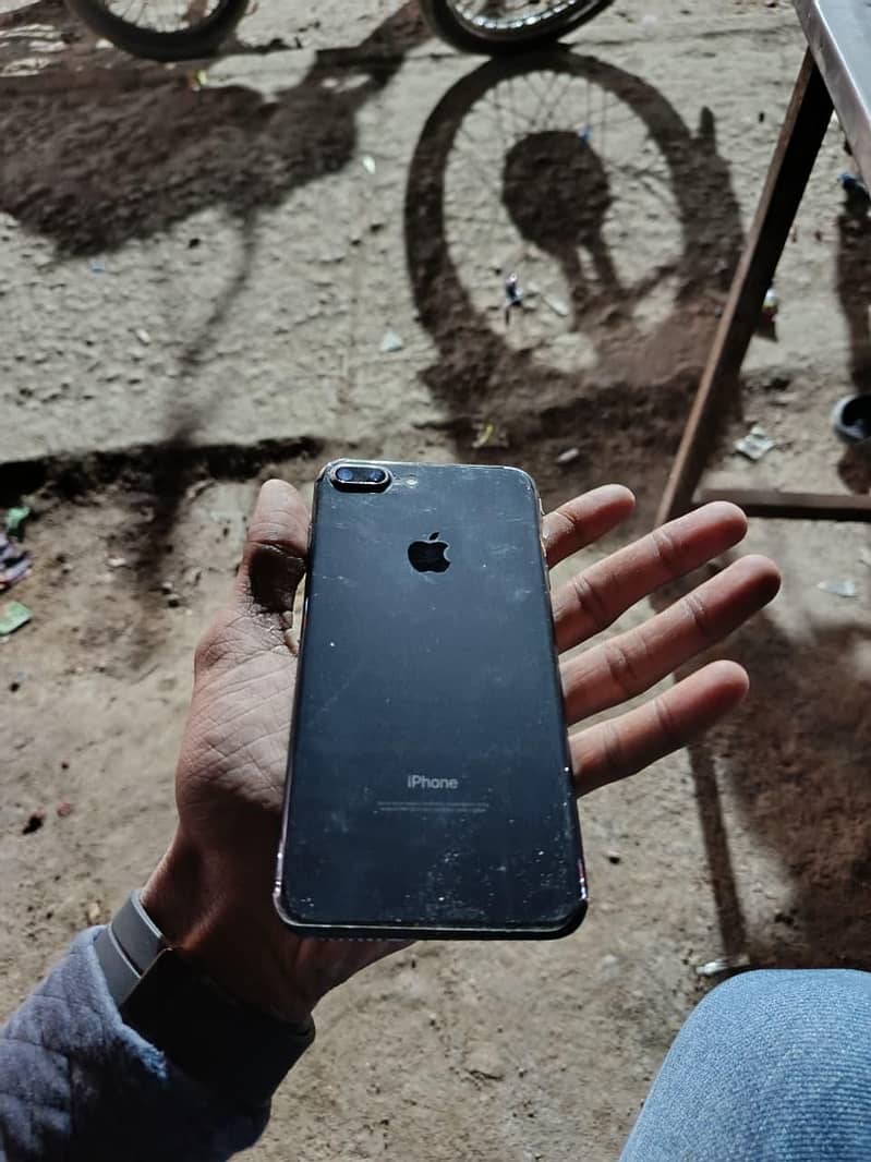 Apple iPhone 7 Plus 6