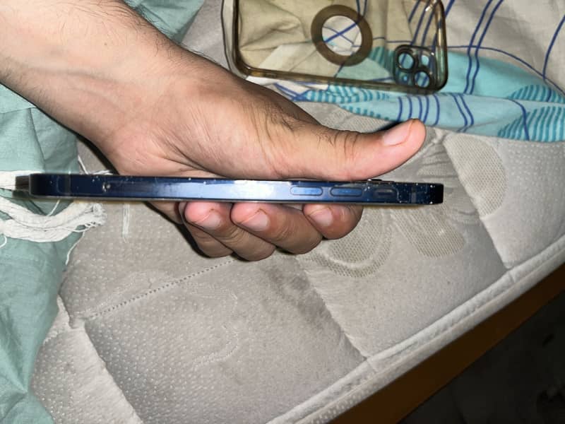 Iphone 12 4