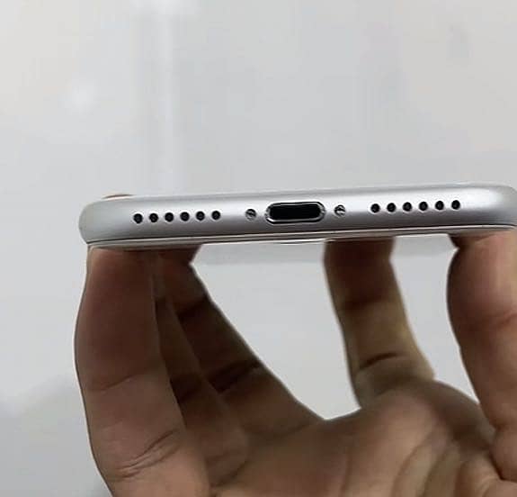 Apple iPhone 8 0