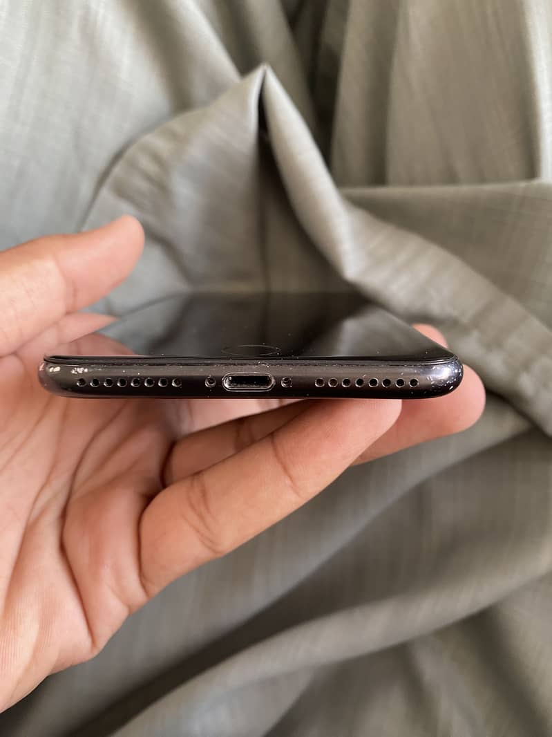 iPhone 7 Plus With Box 3