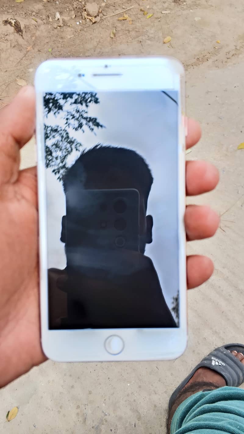 Apple iPhone 8 Plus 3