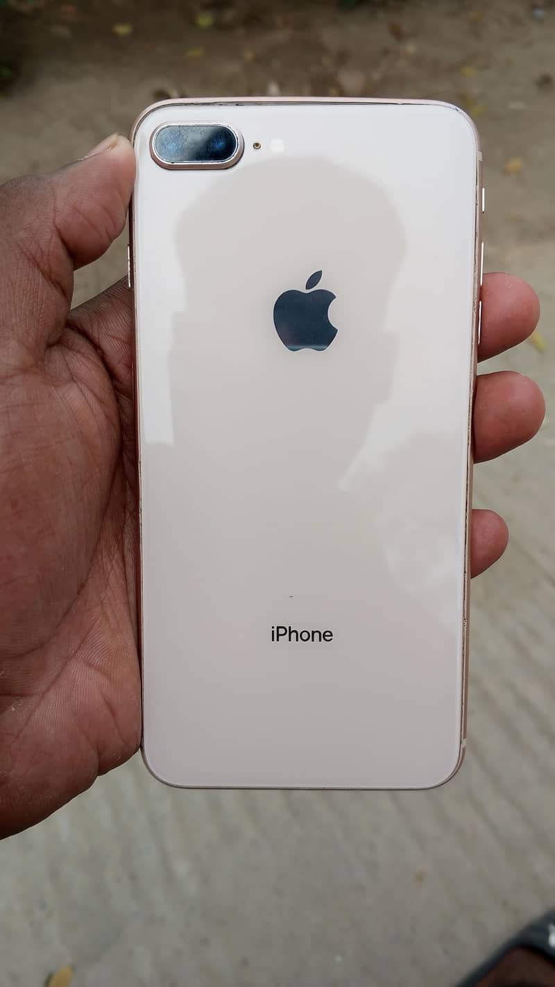 Apple iPhone 8 Plus 4