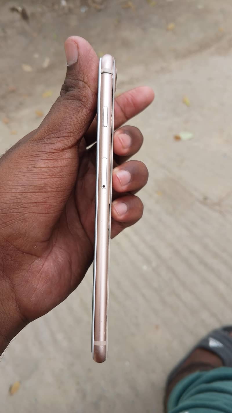 Apple iPhone 8 Plus 6
