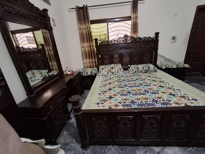 King size chinot bed