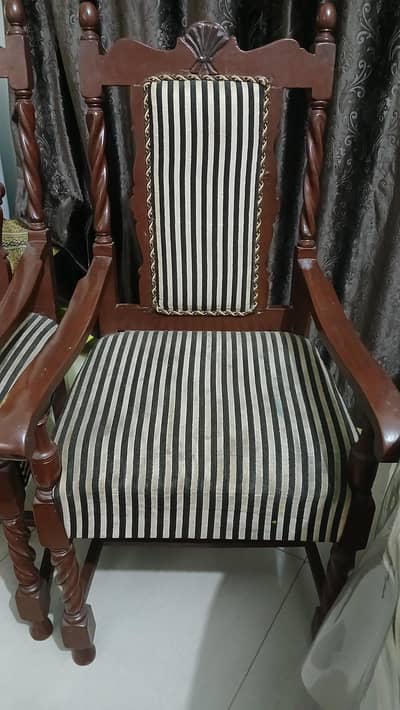 4 comfortable chairs