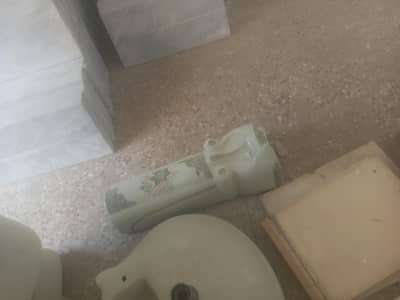 toilet seat and others and 2 washroom set ak sat 10.000 ka hy