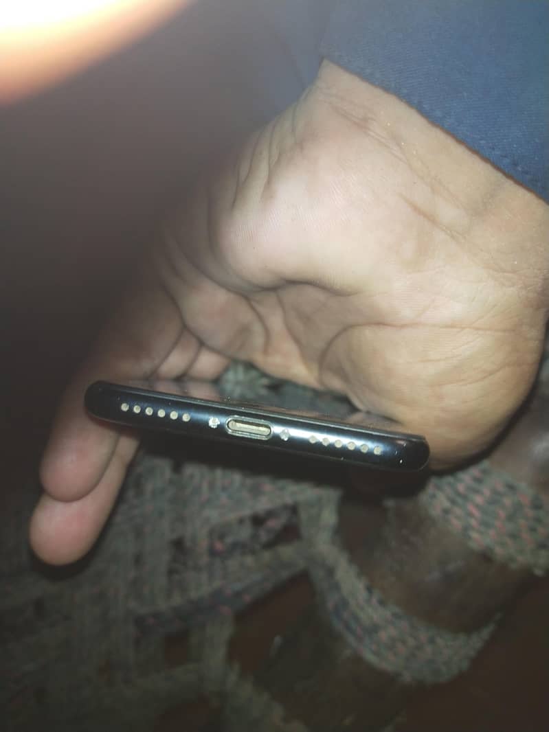 Apple iPhone 7 4