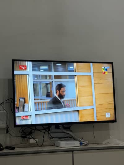 China LCD VERY GOOD CONDITION ANDROID NETFLIX AND YOU TUBE