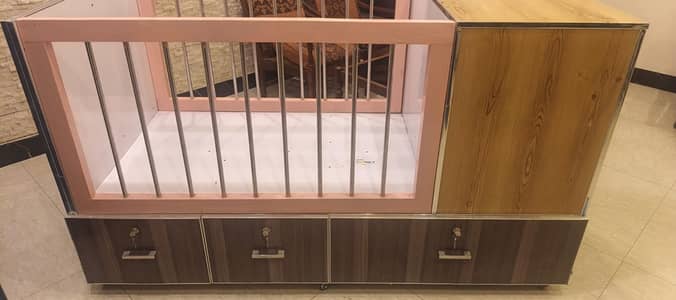 Baby Crib with Wardrobe & Storage Drawers – Excellent Condition