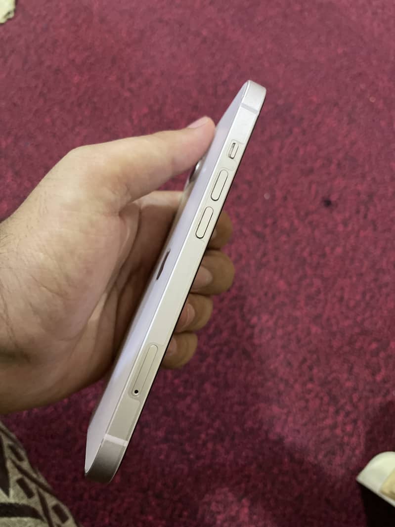 Apple iPhone 13 4