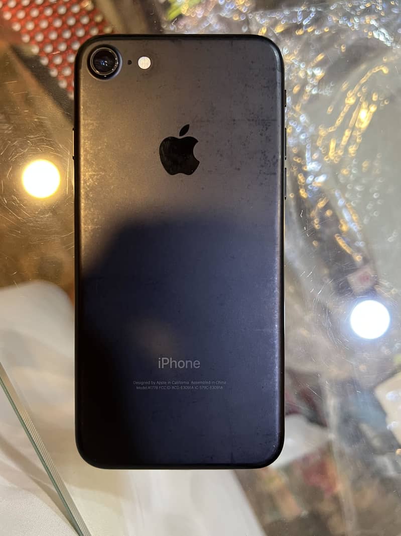 Apple iPhone 7 0