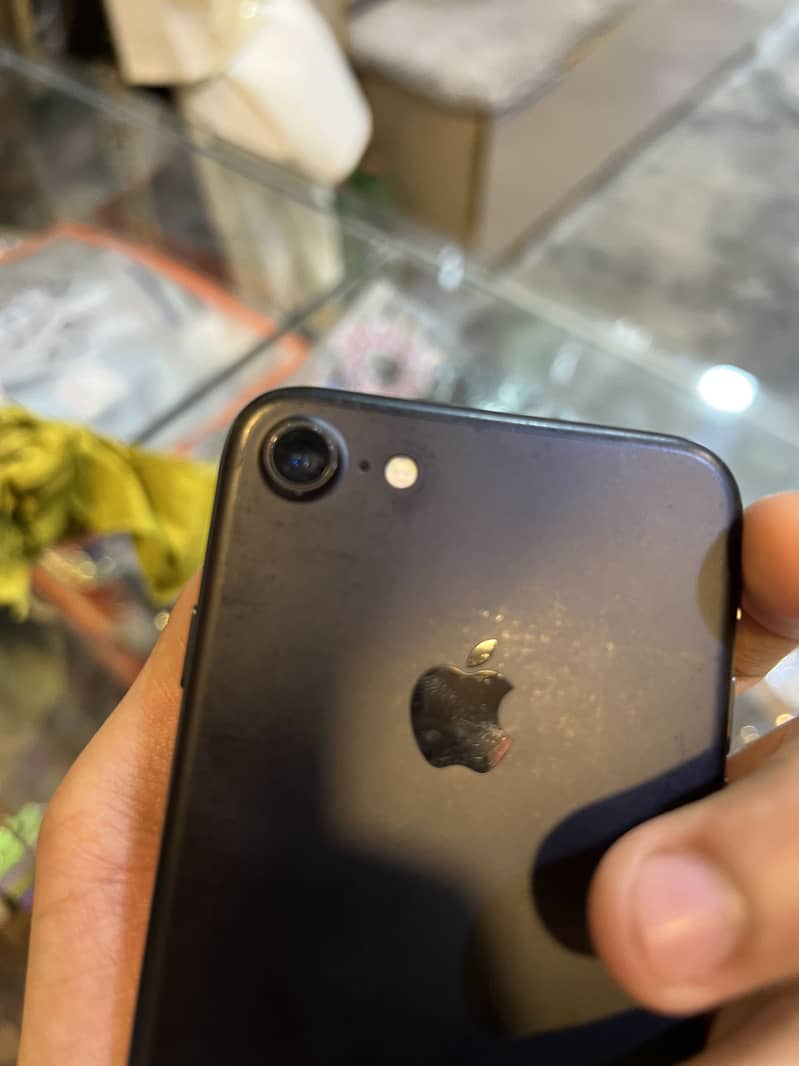 Apple iPhone 7 1