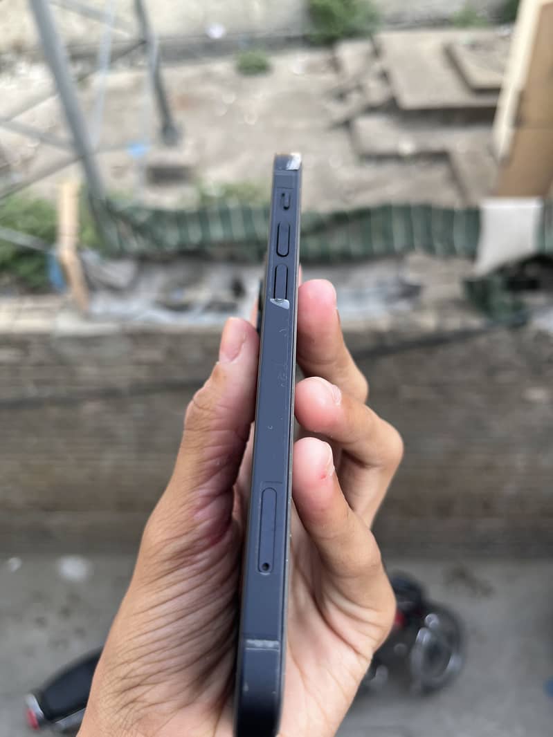 Apple iPhone 12 3