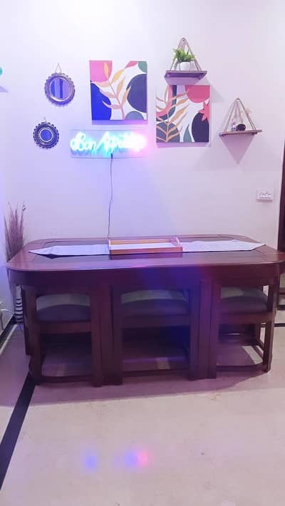 Elegant dining table with 6 chairs