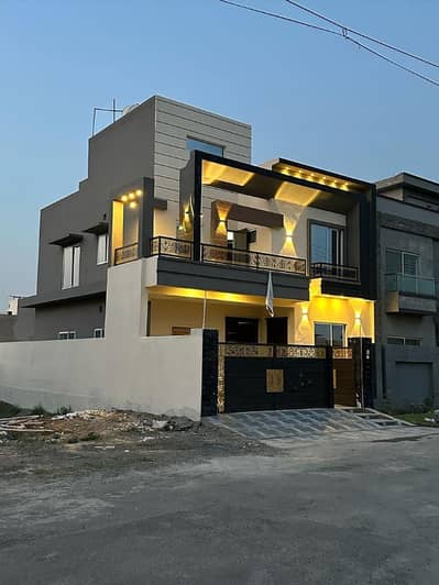 9 Marla Brand New House For Sale