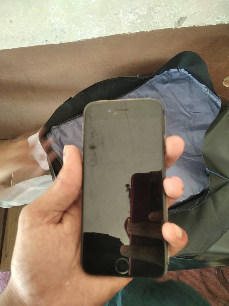 Apple iPhone 8 1