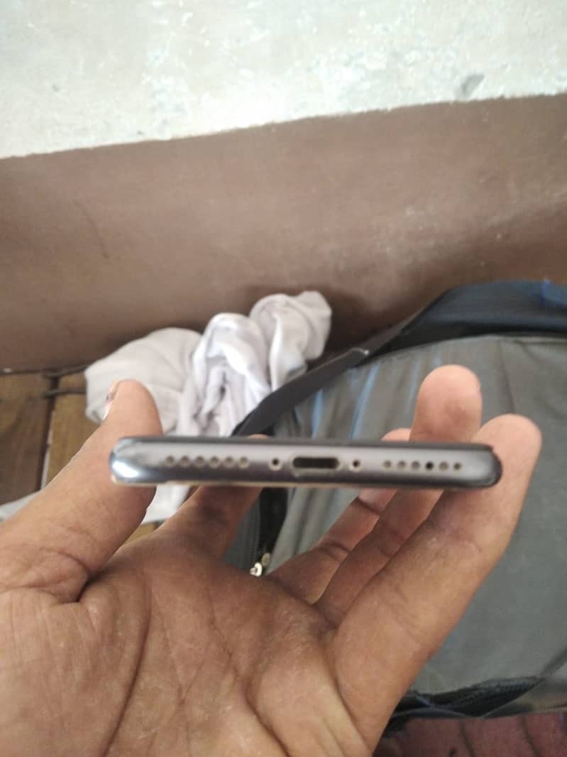 Apple iPhone 8 3