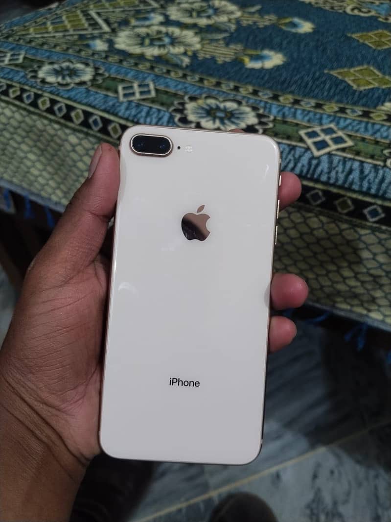 Apple iPhone 8 Plus 4