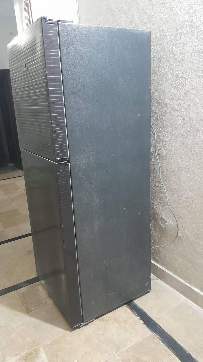 refrigerators 0