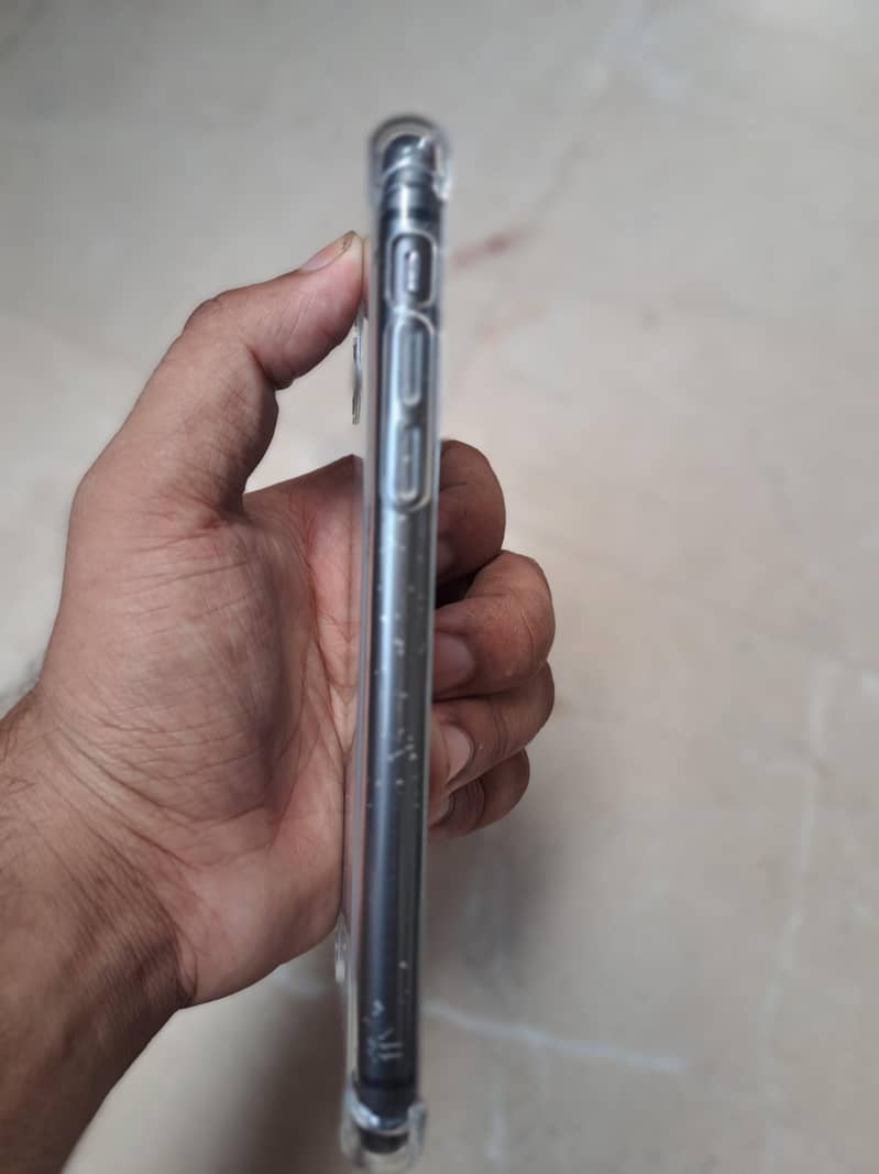 iPhone 11 3