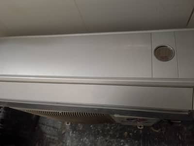 gree ac non inverter condition bohot ache hai