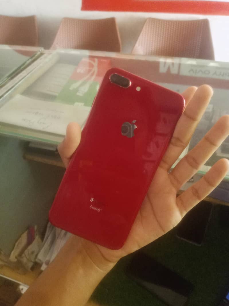 iPhone 8 Plus 1
