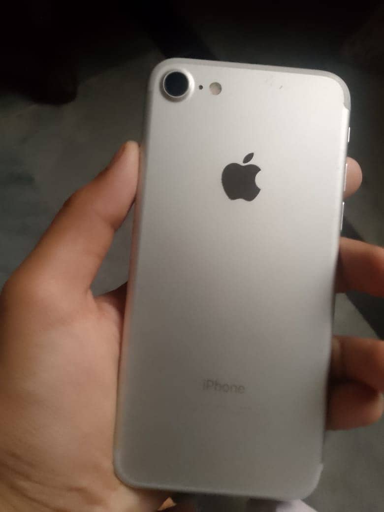 Apple iPhone 7 0