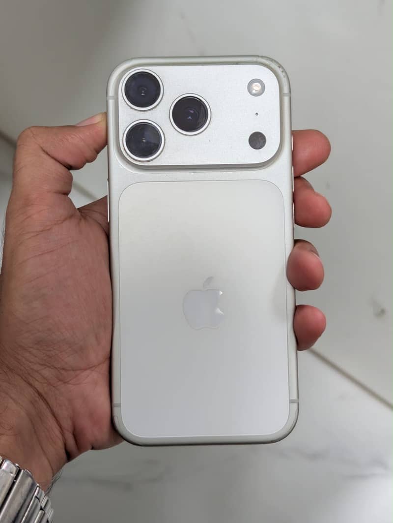 Apple iPhone 17 Pro 0
