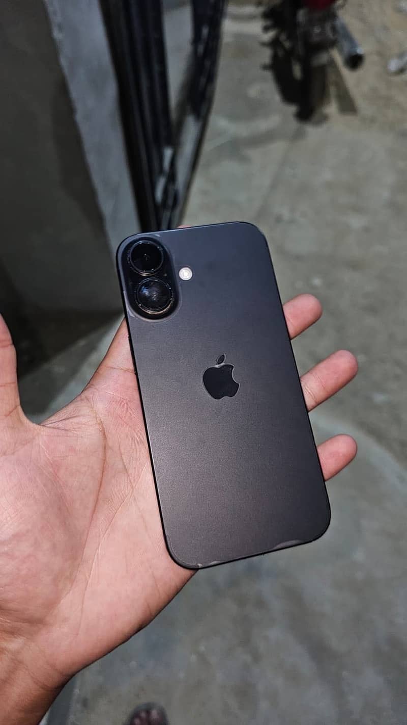 Apple iPhone 16 0