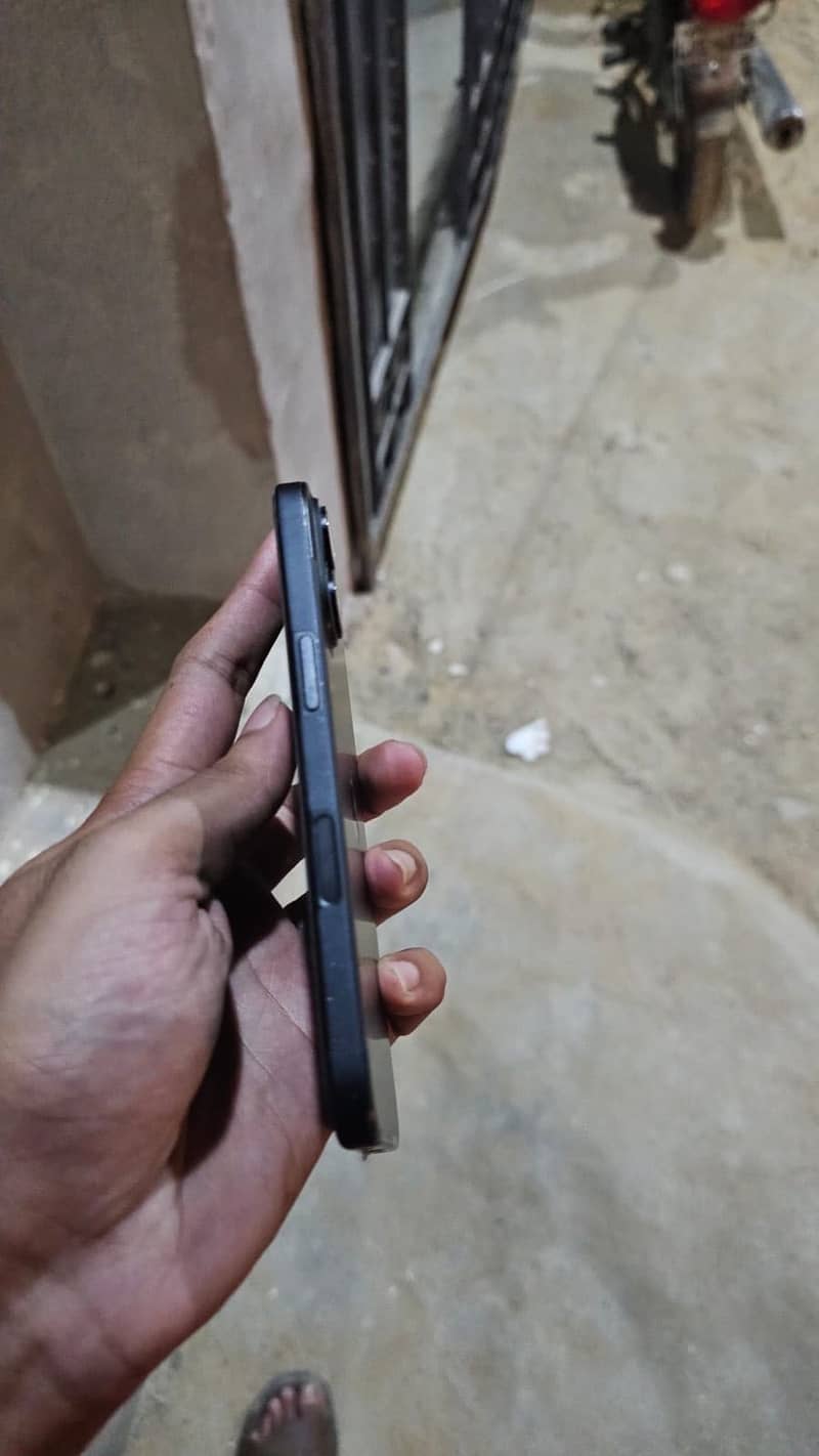 Apple iPhone 16 1