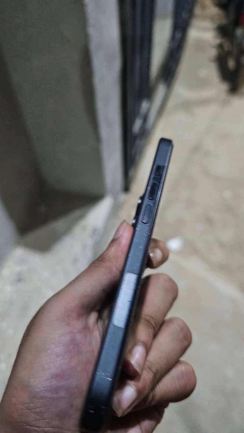 Apple iPhone 16 3