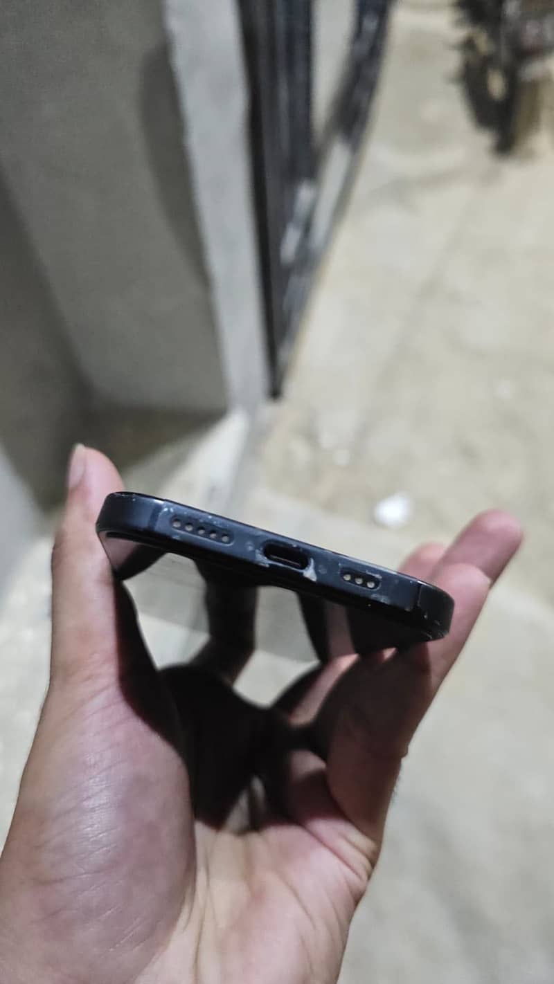 Apple iPhone 16 4