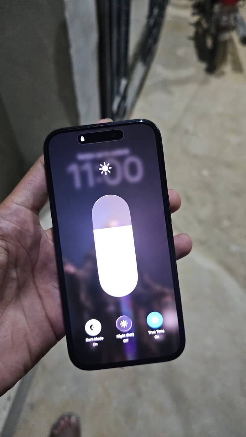 Apple iPhone 16 7