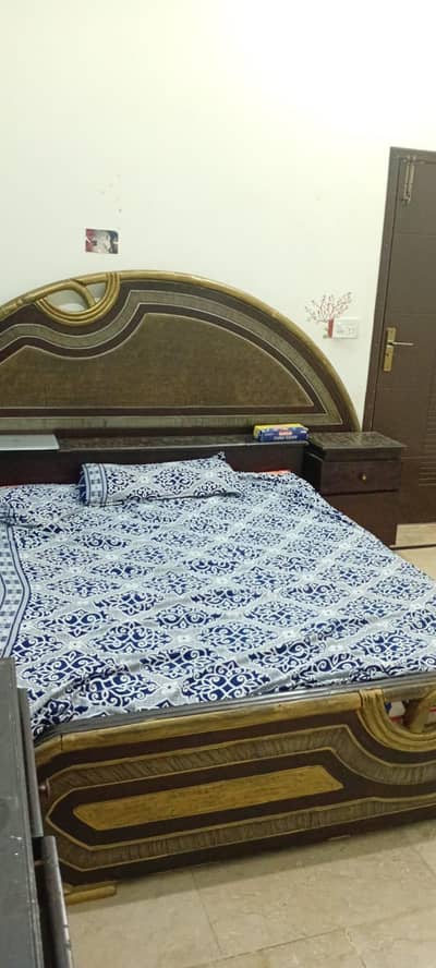 wooden double bed set with dressing table and 2 sides table