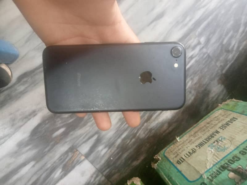 Apple iPhone 7 3