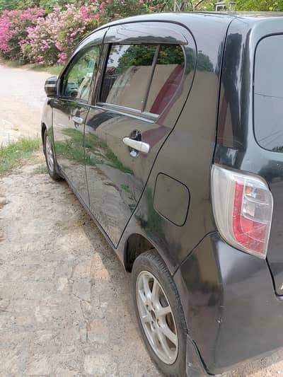 Daihatsu Mira 2012