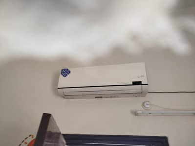 Non Inverter 1.5 ton working perfect