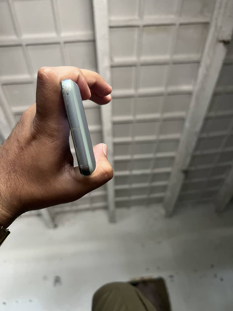 Google Pixel 8 4