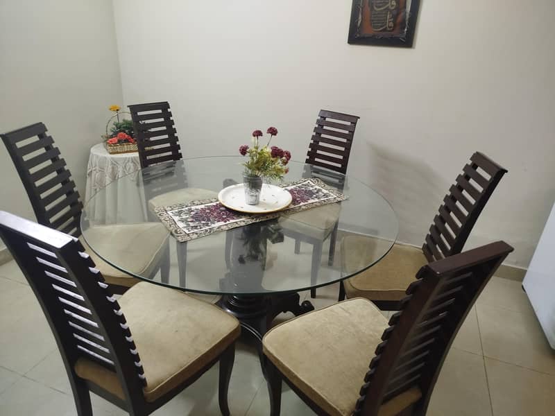 Dining table 0