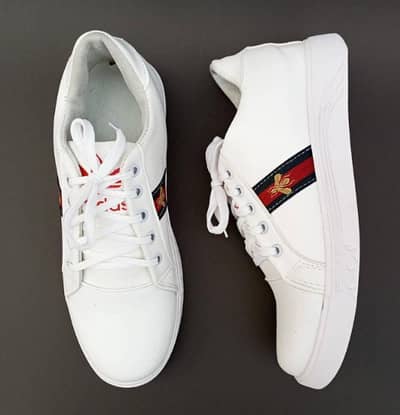 Premium White Casual Sneakers for Men & Women | Stylish Everyday Lace