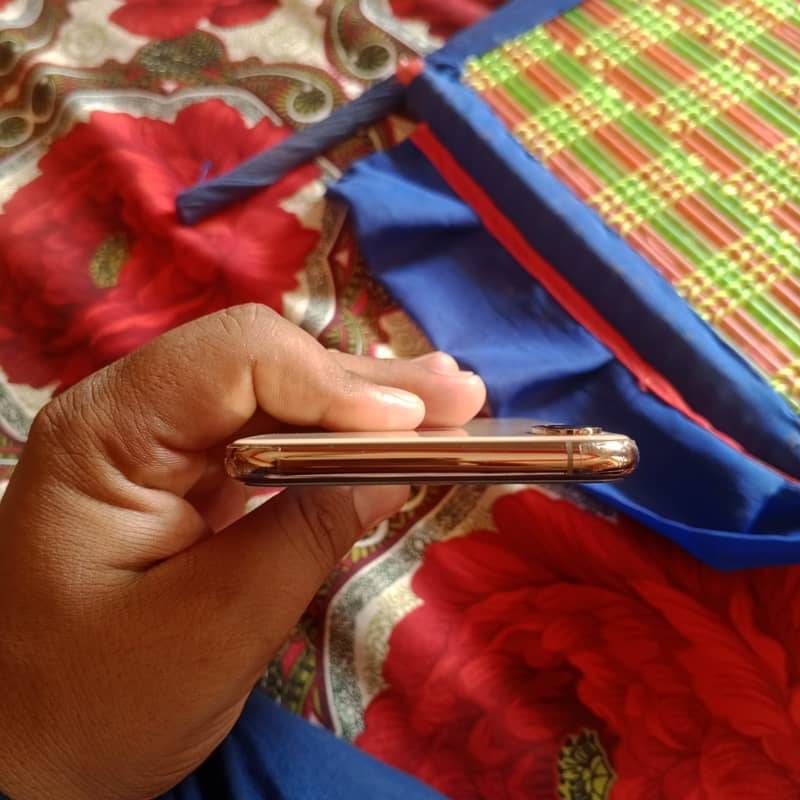 Iphone xs max 4