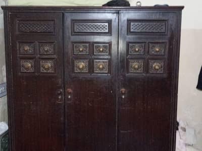 sale sesham funiture 4 pieces. seriuos buyer contact.