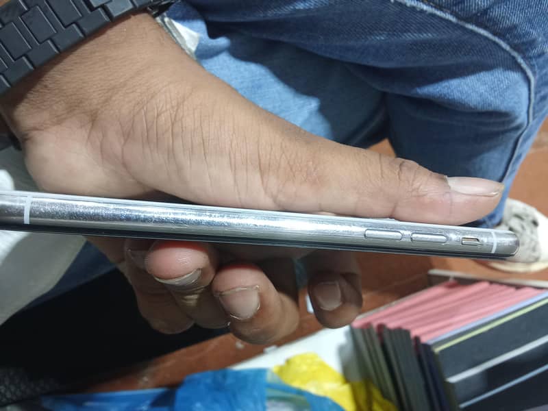 Apple iPhone X 3