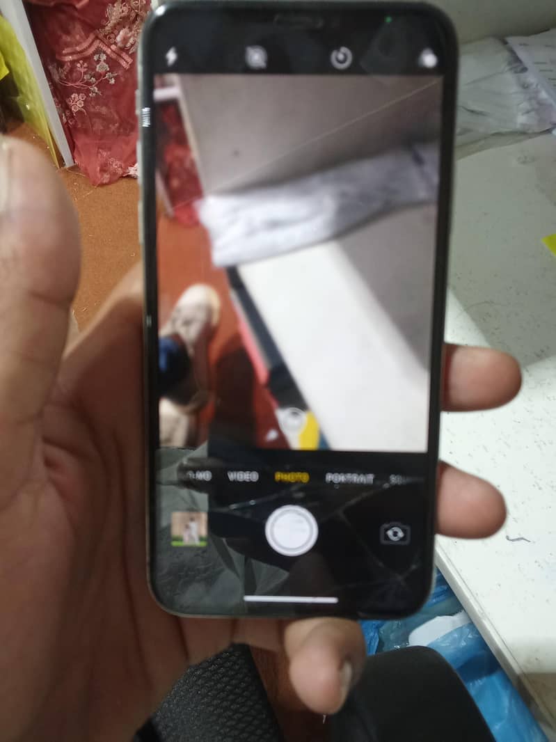 Apple iPhone X 4