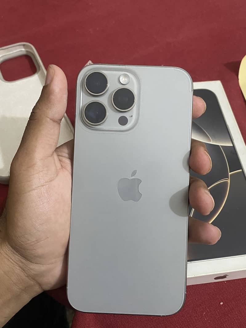 Apple iPhone 16 Pro Max 1