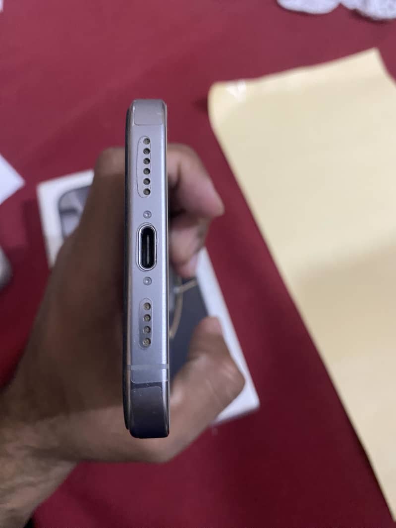 Apple iPhone 16 Pro Max 3