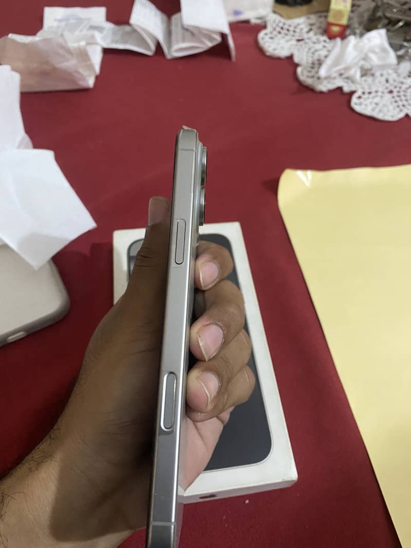 Apple iPhone 16 Pro Max 4