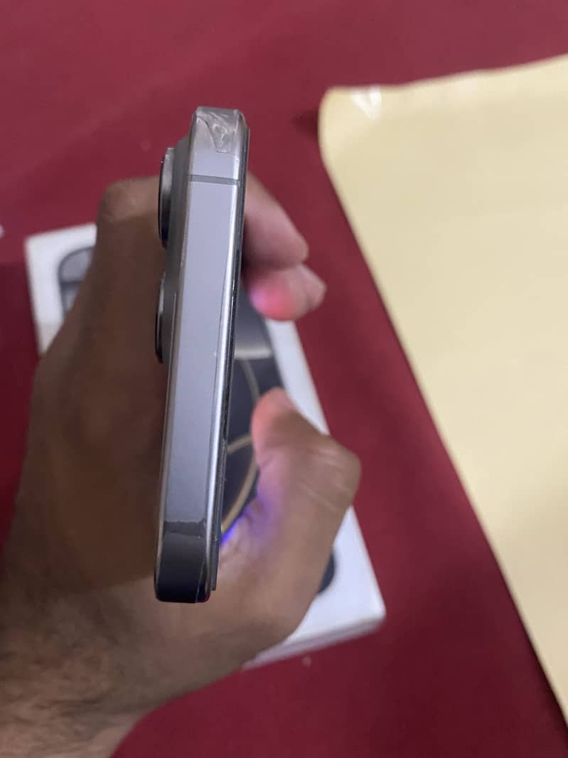 Apple iPhone 16 Pro Max 5