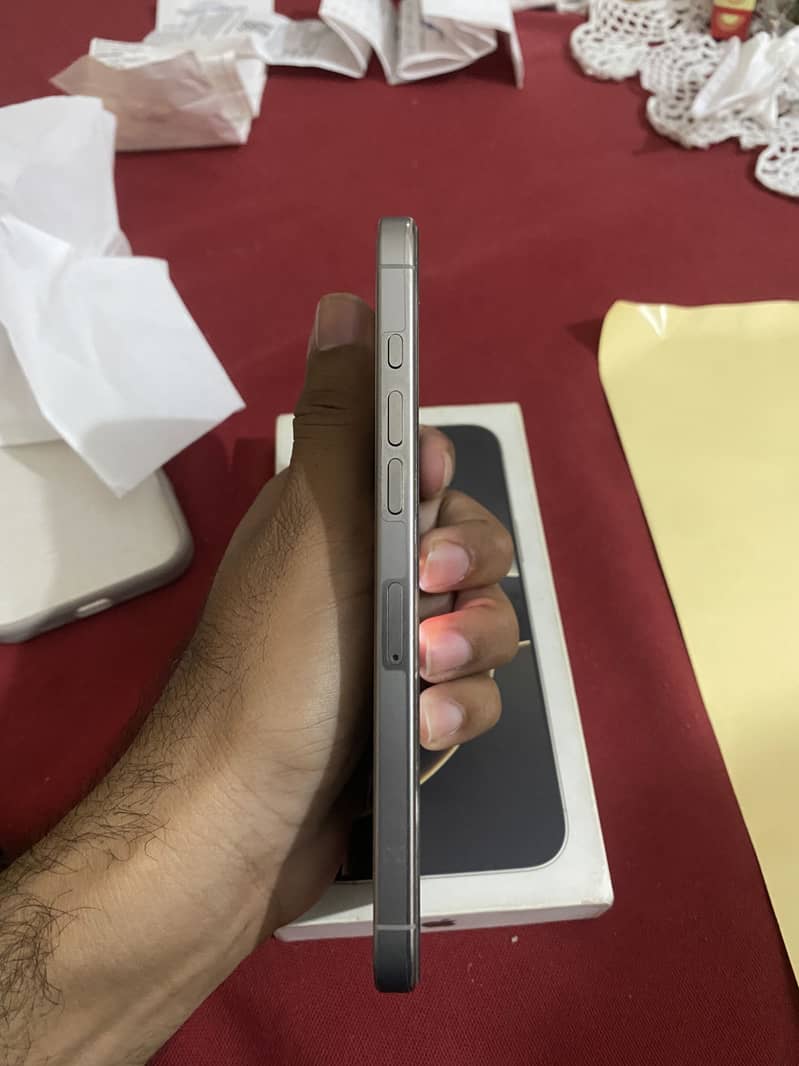 Apple iPhone 16 Pro Max 6