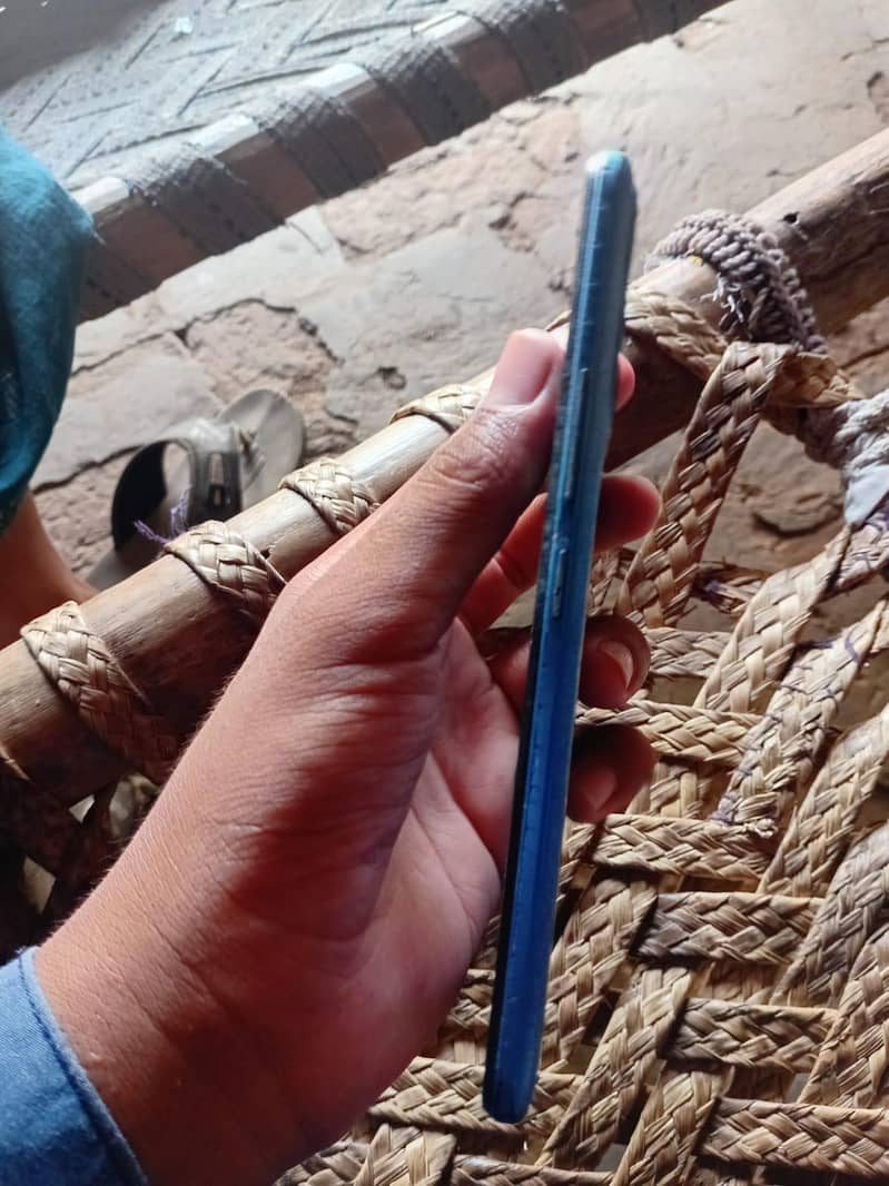 Itel v 3 3